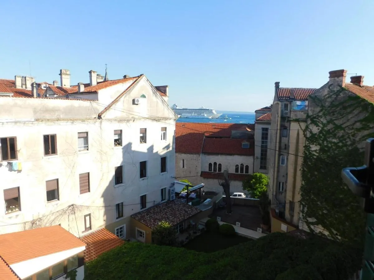 Shoofeet Apartment Split One Step Away From The Main Promenade